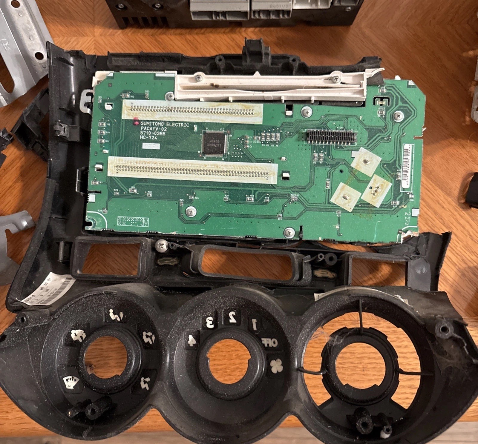 HONDA FIT RADIO AM/FM CD PLAYER CLIMATE CONTROL 39101-SLN-C010 DAMAGED/FOR PARTS
