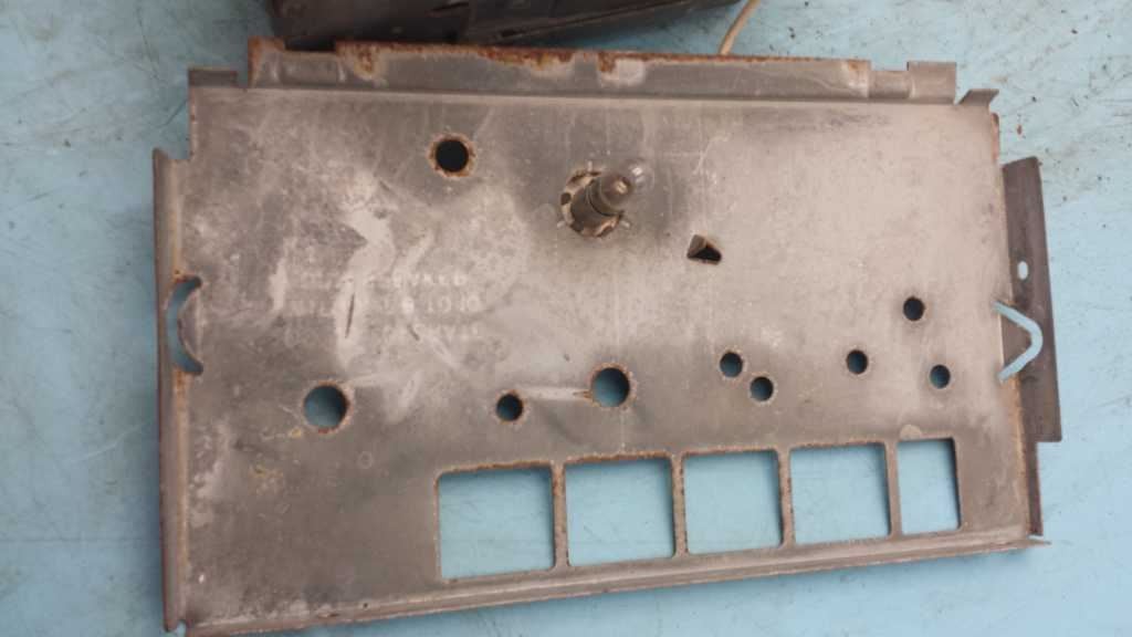 UNTESTED A/M RADIO FOR REBUILD FITS 1972 CUTLASS 996055
