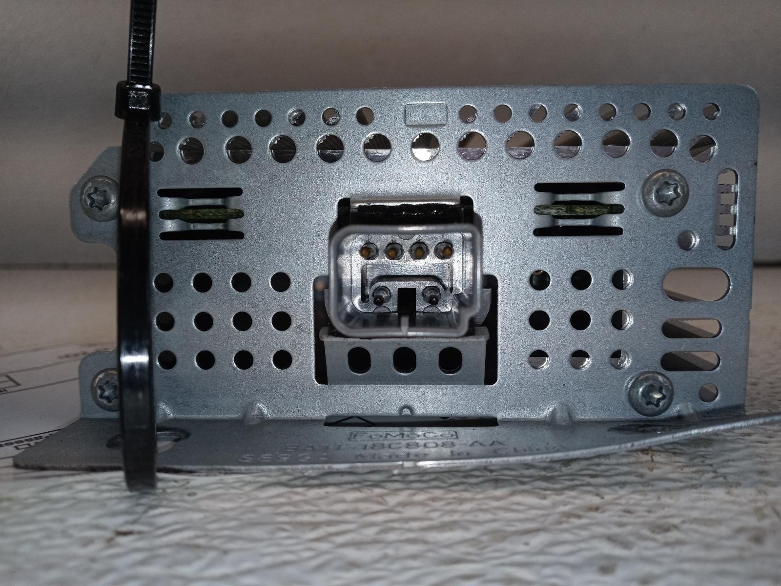 2015 Lincoln MKT Radio Amplifier ID BA1T-18C808-AA ***May Need Programming***