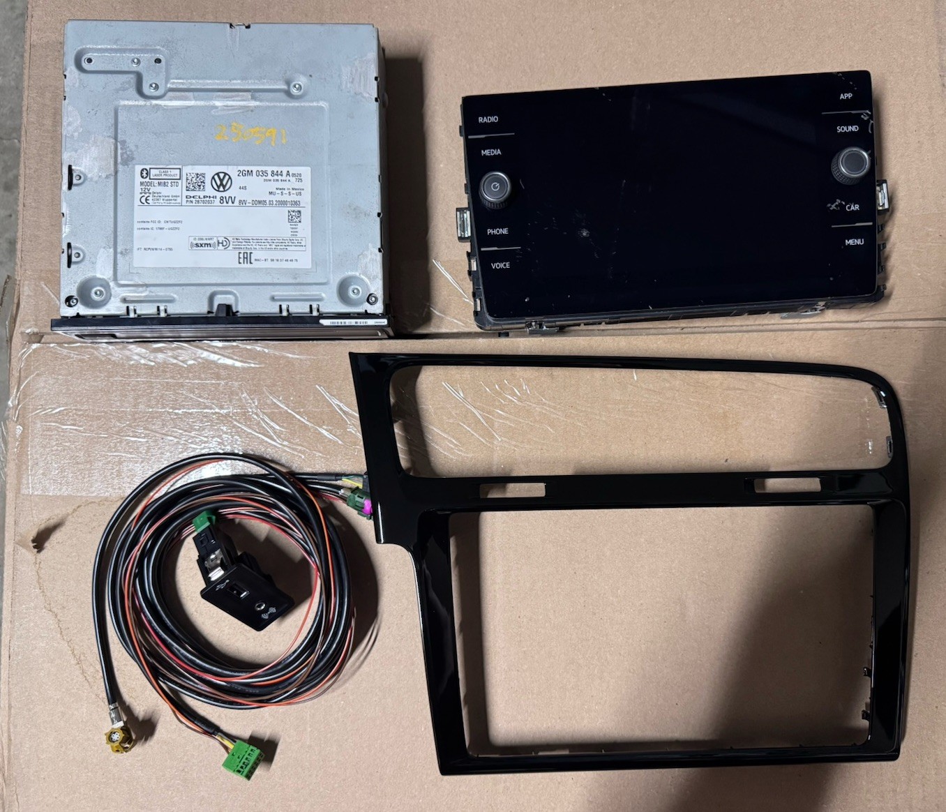 VW Golf GTI R Delphi MIB2 Radio Receiver Cd Player 8″ Unlocked CarPlay MK7 MK7.5