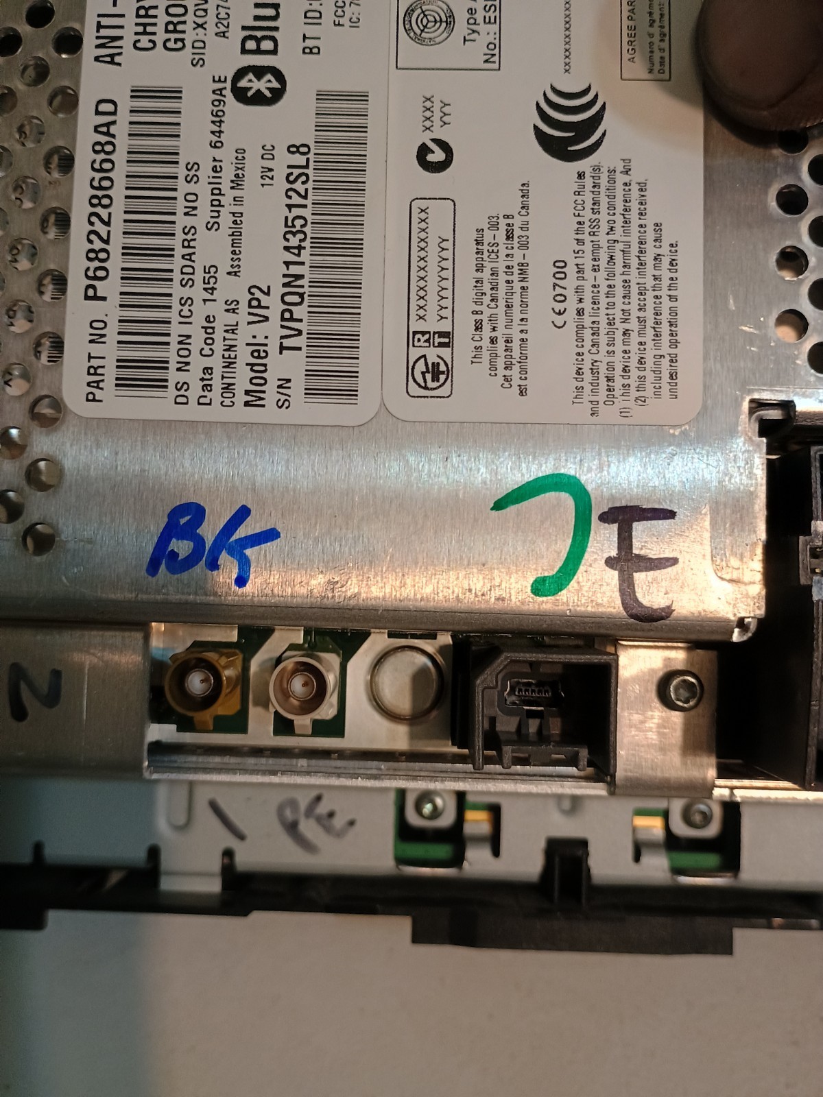 5″ U Connect VP2 RA2 Ram 13-18 Factory Radio P68228668AD For Parts Not Working.