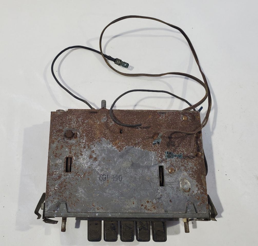 1968 1970 Volkswagen Beetle OEM Sapphire XV Untested Radio Sold As Is
