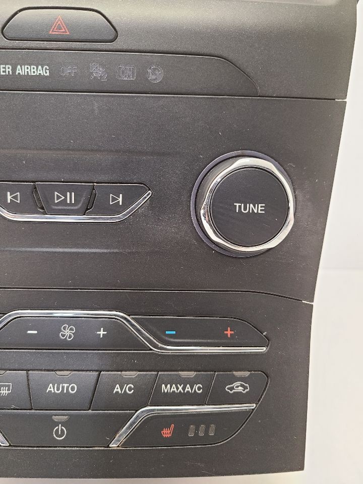 2019- 2020 Ford Edge Audio Equipment Radio Control Panel 8.0″ Screen Openin