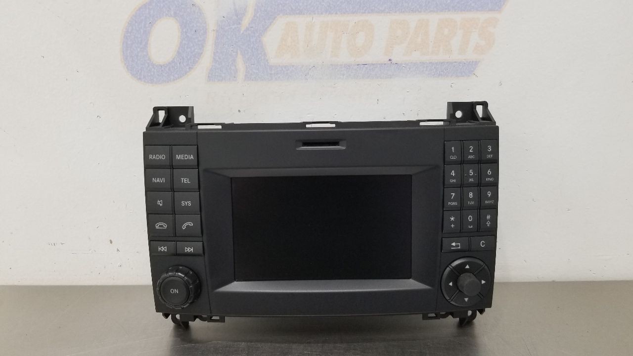 17 MERCEDES BENZ METRIS RADIO AUDIO RECEIVER 5.8″ DISPLAY 4479009005