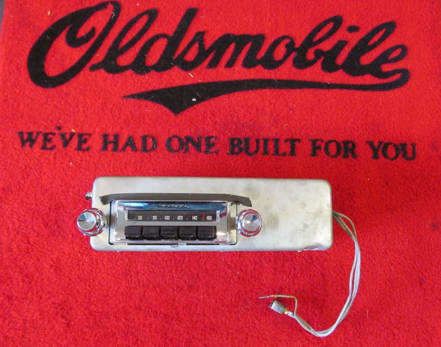 1955 Oldsmobile 88 98 Used AM Radio (Standard Push Button Type) # 983204