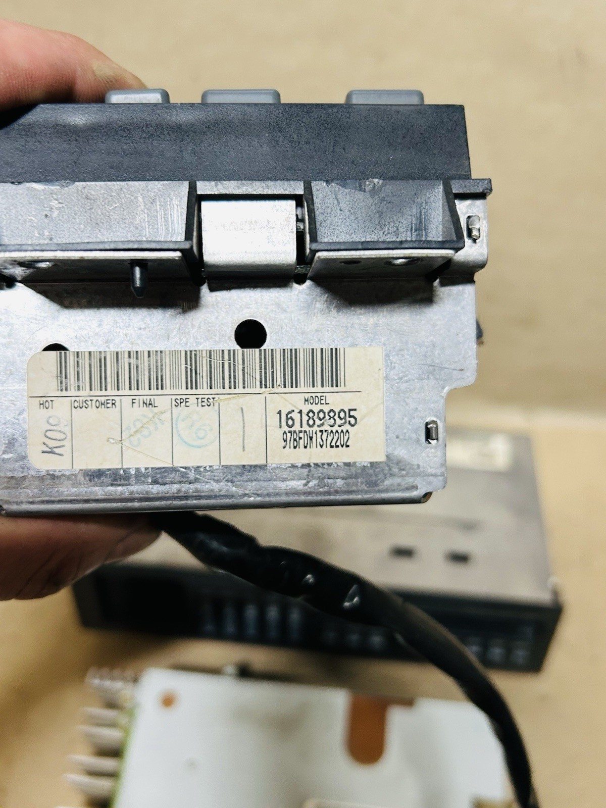 1988-1994 CHEVY GMC C/K TRUCK SUBURBAN FACTORY RADIO AMP EQ TAPE DECK OEM DELCO