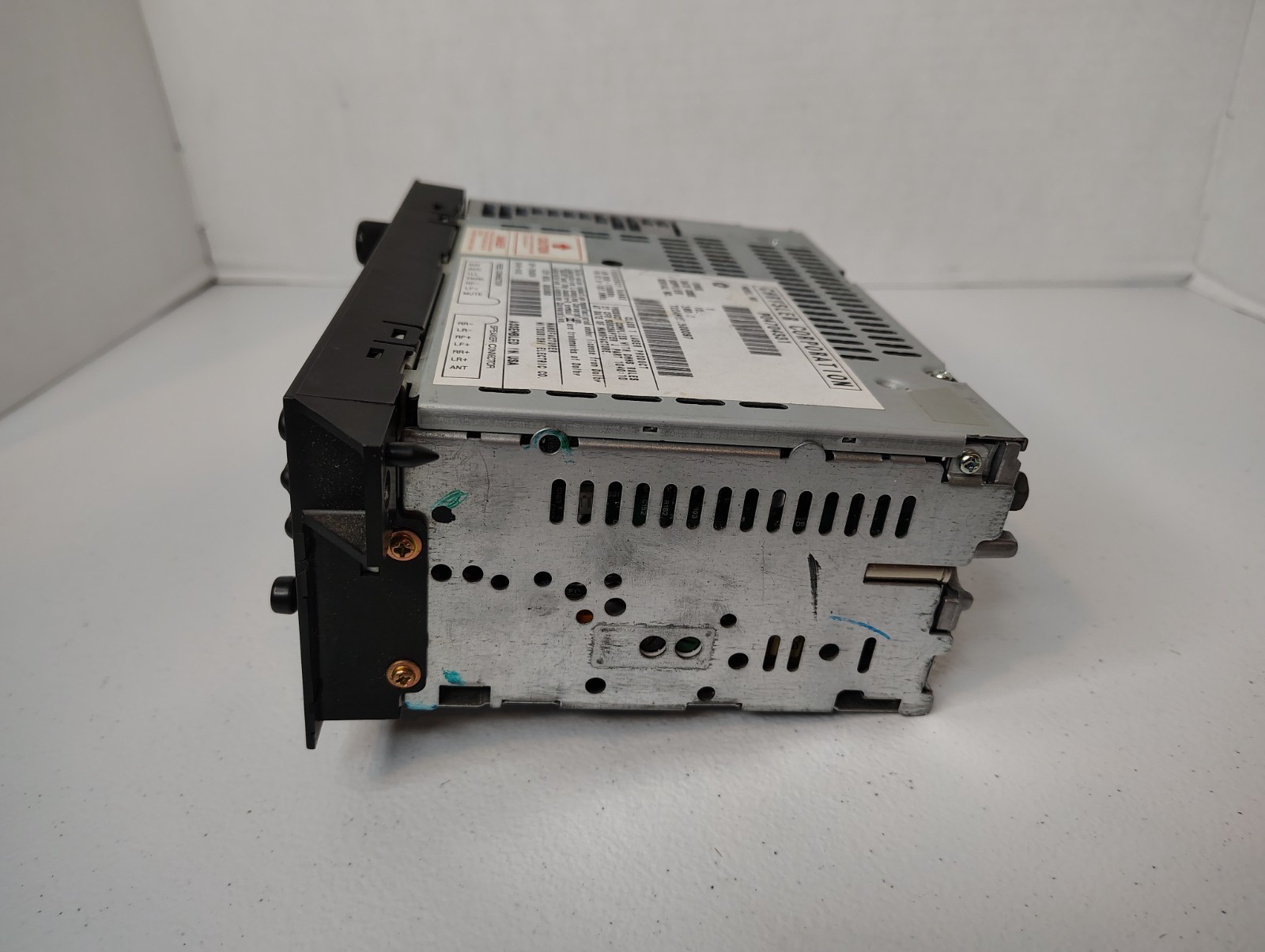 Genuine OEM Chrysler Jeep Dodge AM/FM Radio Cassette Player P04704331