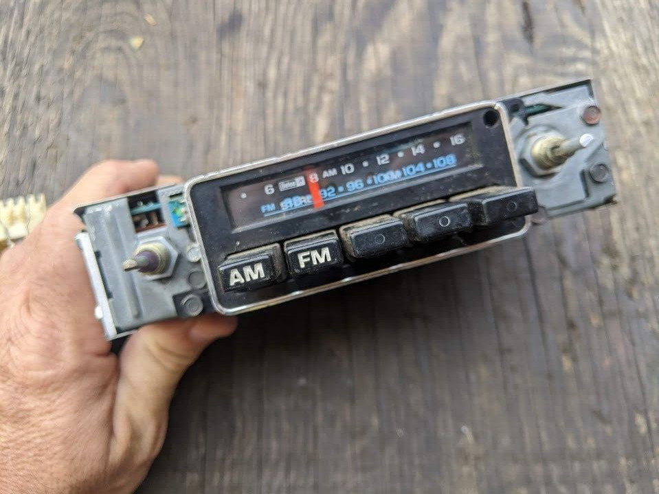 CHEVY GM AC DELCO 16001381 OEM FACTORY RADIO