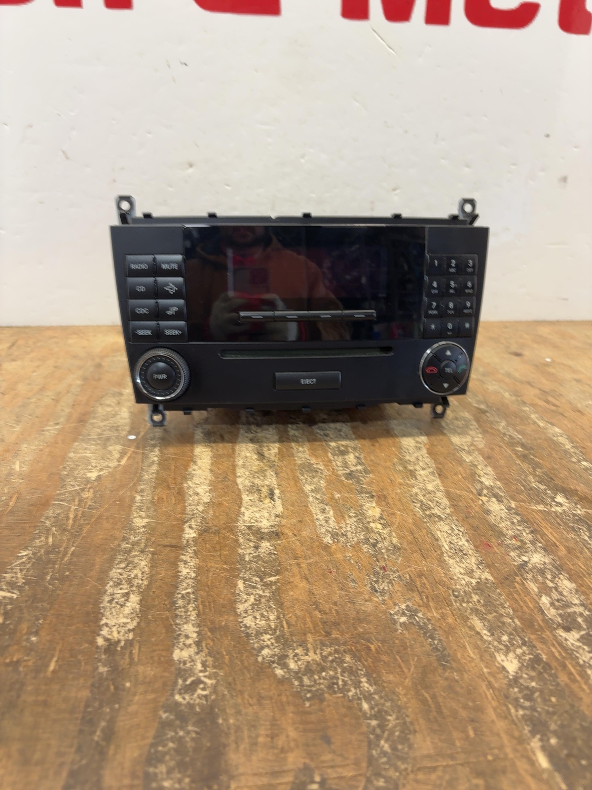01 02 03 04 05 06 07 MERCEDES C-CLASS Audio & Visual Equip. (radio) 203820258680