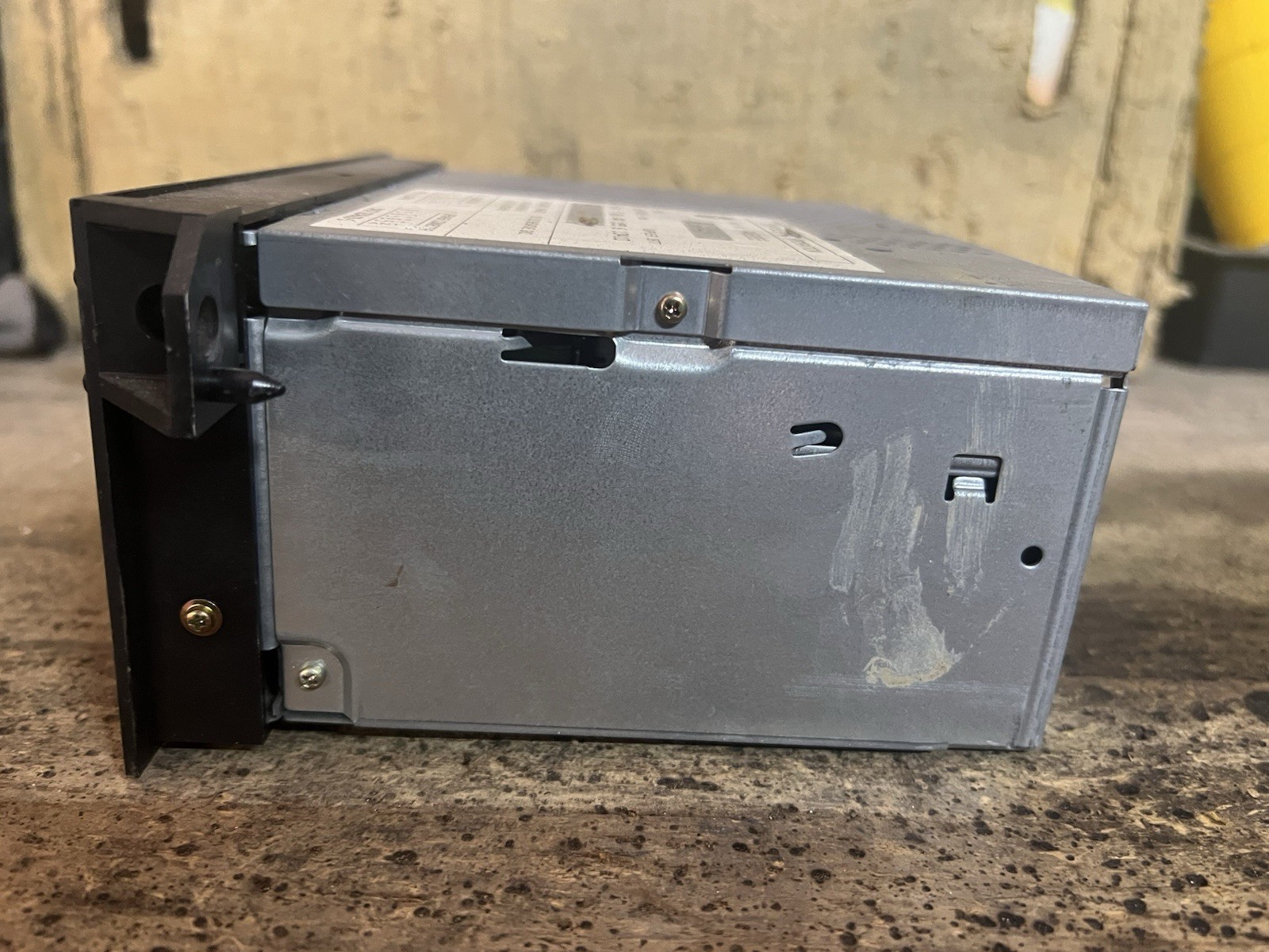 1995-2000 CHRYSLER CIRRUS/STRATUS/BREEZE AM/FM CD PLAYER RADIO Missing Knob Pic1