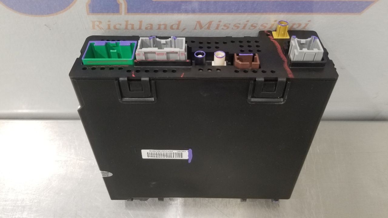 17 GMC SIERRA DENALI 1500 RADIO AUDIO RECEIVER 84102336